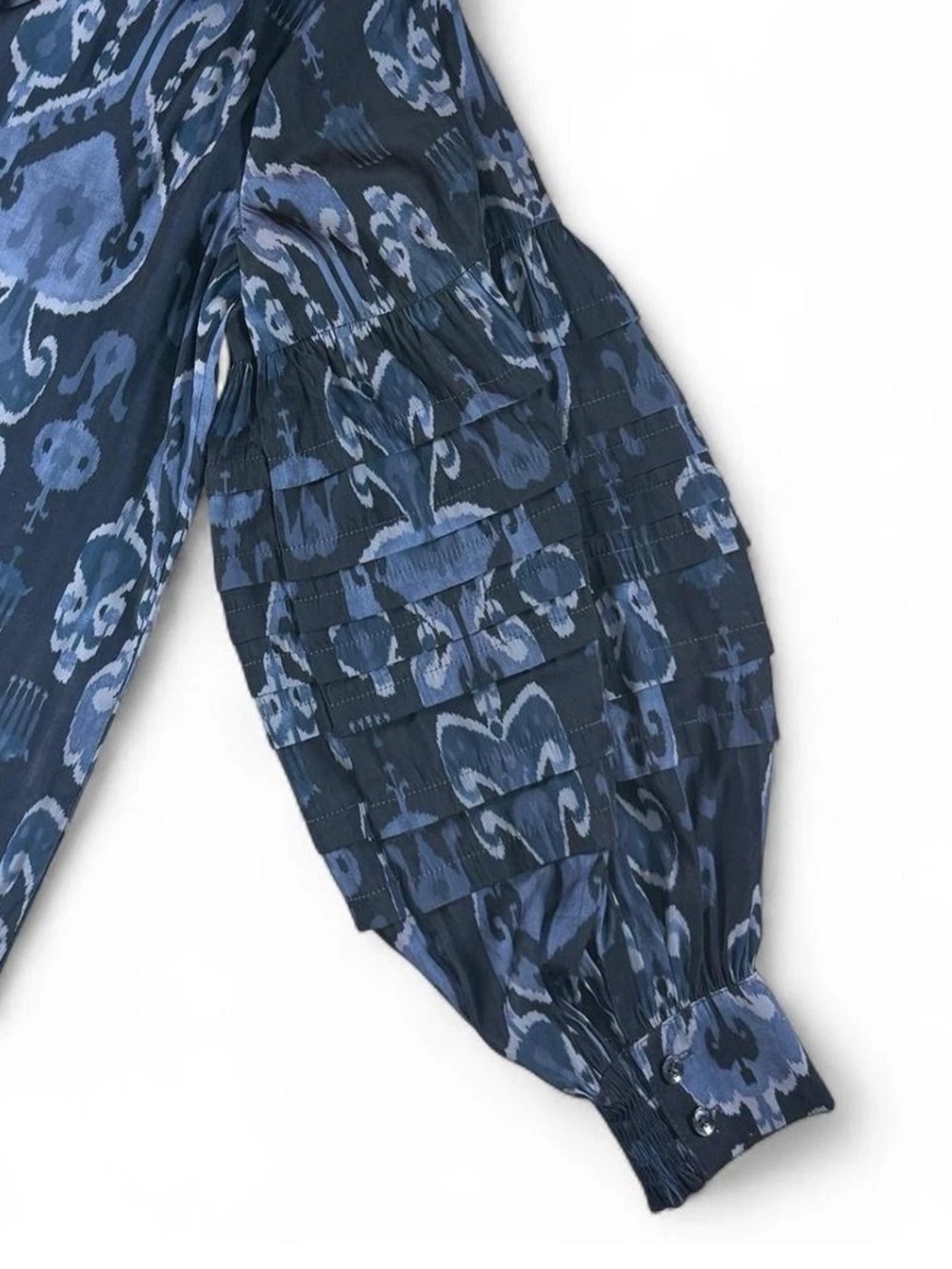 Chicos Ikat Shirt Women’s US 6 Indigo Blue Boho Peasant Pleated Bishop Sleeves - Picture 4 of 7